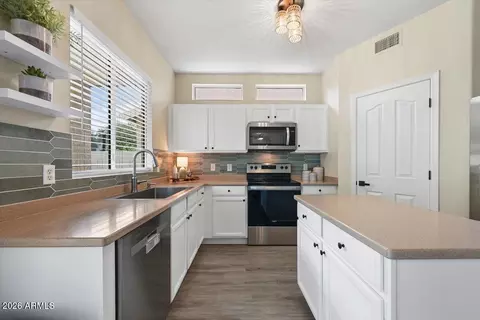 Kitchen - 4167 E Betsy Ln, Gilbert, AZ 85296 photo 2 of 2