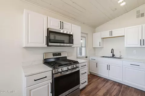 Kitchen - 11293 N Mcgee Rd, Valley Farms, AZ 85191 photo 2 of 3