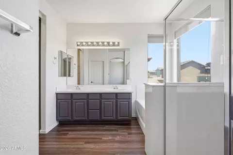 Bath - 1835 E Dunbar Dr, Phoenix, AZ 85042 photo 3 of 3