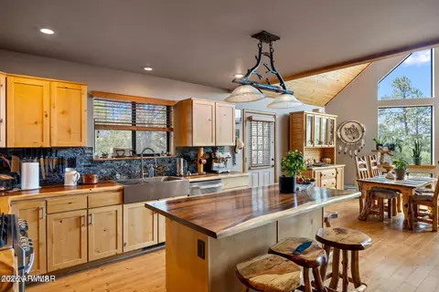 Kitchen - 2228 Eagle Ln, Overgaard, AZ 85933 photo 2 of 3