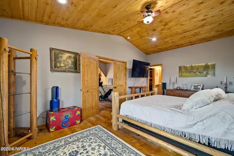 Bedroom - 2228 Eagle Ln, Overgaard, AZ 85933 photo 4 of 4