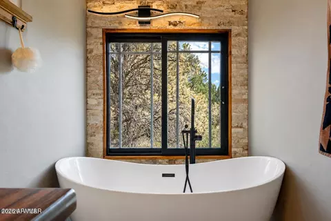 Bath - 2228 Eagle Ln, Overgaard, AZ 85933 photo 4 of 4