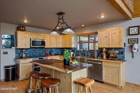 Kitchen - 2228 Eagle Ln, Overgaard, AZ 85933 photo 1 of 3