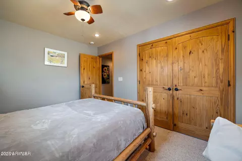 Bedroom - 2228 Eagle Ln, Overgaard, AZ 85933 photo 2 of 4