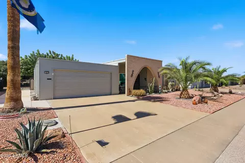 9714 W Brokenstone Dr, Sun City, AZ 85351