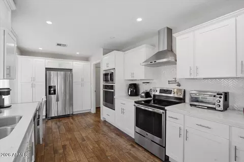 Kitchen - 755 E Palomino Dr, Gilbert, AZ 85296 photo 2 of 4