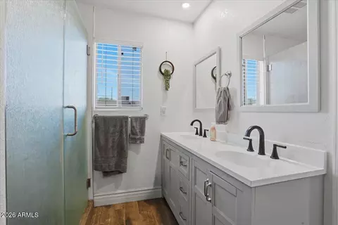 Bath - 755 E Palomino Dr, Gilbert, AZ 85296 photo 1 of 4