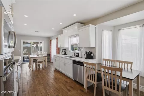 Kitchen - 755 E Palomino Dr, Gilbert, AZ 85296 photo 3 of 4