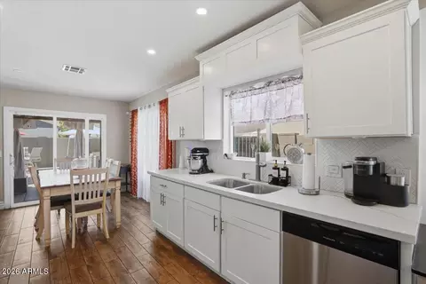 Kitchen - 755 E Palomino Dr, Gilbert, AZ 85296 photo 4 of 4