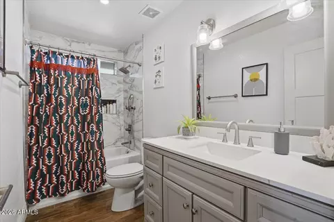 Bath - 755 E Palomino Dr, Gilbert, AZ 85296 photo 3 of 4