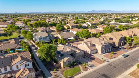 View/Area - 3104 E Muirfield St, Gilbert, AZ 85298 photo 6 of 9