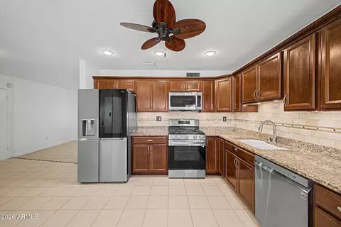 Kitchen - 3915 W Berridge Ln, Phoenix, AZ 85019 photo 3 of 3
