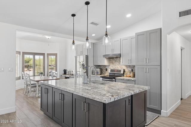 907 N Mountain Rd, Mesa, AZ 85207