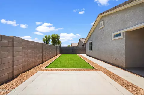 Exterior - 2437 S 73rd Dr, Phoenix, AZ 85043 photo 3 of 3