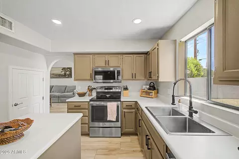 Kitchen - 1843 E Marquette Dr, Gilbert, AZ 85234 photo 3 of 3