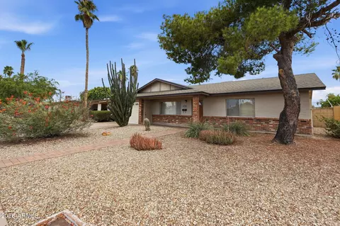 Exterior - 2302 E Waltann Ln, Phoenix, AZ 85022 photo 2 of 8
