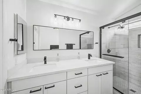 Bath - 822 E Monona Dr, Phoenix, AZ 85024 photo 1 of 3