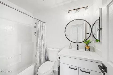 Bath - 822 E Monona Dr, Phoenix, AZ 85024 photo 3 of 3