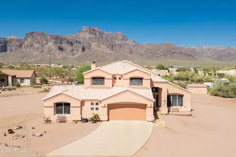 Exterior - 83 S Geronimo Rd, Apache Junction, AZ 85119 photo 2 of 11