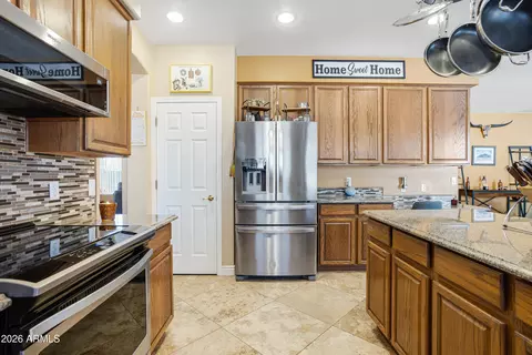Kitchen - 83 S Geronimo Rd, Apache Junction, AZ 85119 photo 4 of 6