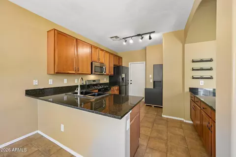 Kitchen - 2330 E Pecan Rd, Phoenix, AZ 85040 photo 1 of 2