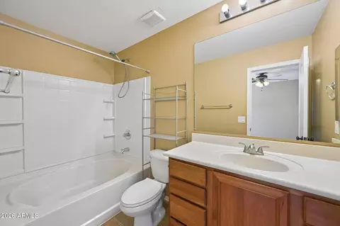 Bath - 2330 E Pecan Rd, Phoenix, AZ 85040 photo 3 of 3