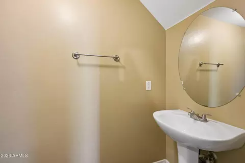 Bath - 2330 E Pecan Rd, Phoenix, AZ 85040 photo 1 of 3