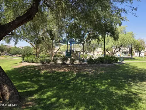 Exterior - 2330 E Pecan Rd, Phoenix, AZ 85040 photo 5 of 6