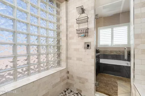 Bath - 5241 E Hashknife Rd, Phoenix, AZ 85054 photo 3 of 5