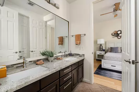 Bath - 5241 E Hashknife Rd, Phoenix, AZ 85054 photo 4 of 5