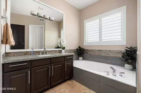 Bath - 5241 E Hashknife Rd, Phoenix, AZ 85054 photo 1 of 5