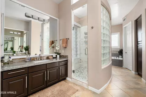 Bath - 5241 E Hashknife Rd, Phoenix, AZ 85054 photo 2 of 5