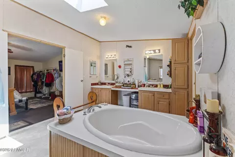 Bath - 1602 W Hereford Rd, Taylor, AZ 85939 photo 3 of 5