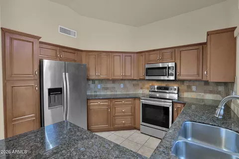 Kitchen - 4003 E Anderson Dr, Phoenix, AZ 85032 photo 3 of 5