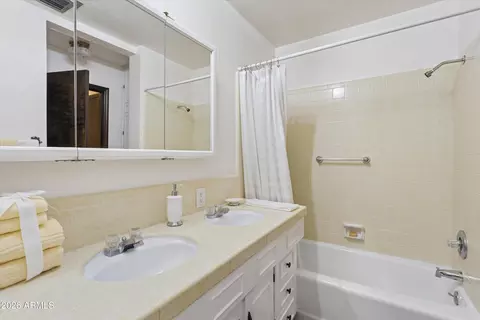 Bath - 34834 N 3rd Ave, Phoenix, AZ 85086 photo 4 of 4