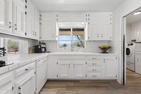 Kitchen - 34834 N 3rd Ave, Phoenix, AZ 85086 photo 3 of 5