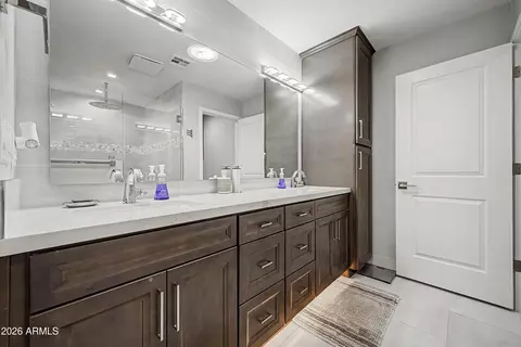 Bath - 4136 E Glenrosa Ave, Phoenix, AZ 85018 photo 1 of 5