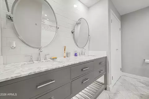 Bath - 4136 E Glenrosa Ave, Phoenix, AZ 85018 photo 3 of 5