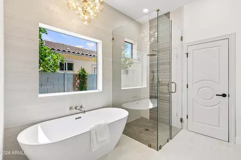 Bath - 6829 N 14th St, Phoenix, AZ 85014 photo 9 of 12
