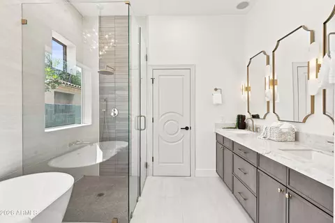 Bath - 6829 N 14th St, Phoenix, AZ 85014 photo 10 of 12