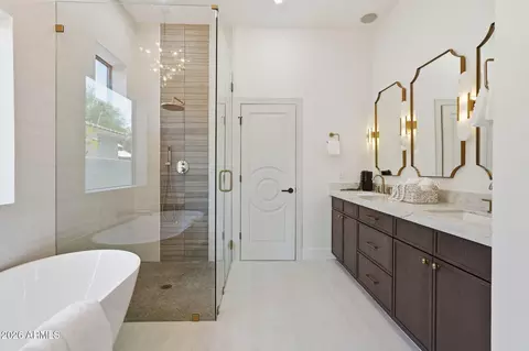 Bath - 6829 N 14th St, Phoenix, AZ 85014 photo 7 of 12