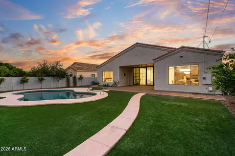 Exterior - 6829 N 14th St, Phoenix, AZ 85014 photo 9 of 10