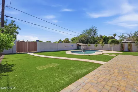 Exterior - 6829 N 14th St, Phoenix, AZ 85014 photo 5 of 10