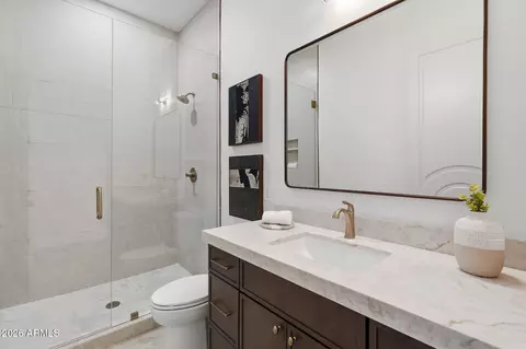 Bath - 6829 N 14th St, Phoenix, AZ 85014 photo 2 of 12