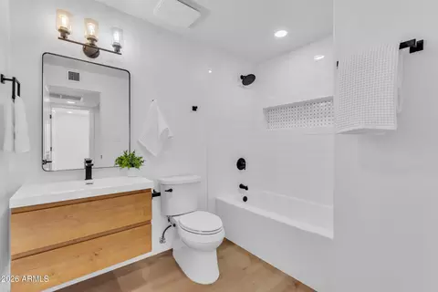 Bath - 2216 N 68th Dr, Phoenix, AZ 85035 photo 2 of 2