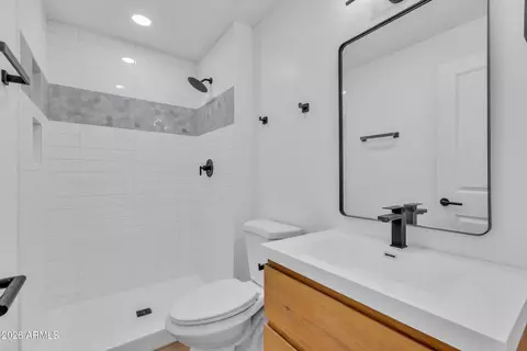 Bath - 2216 N 68th Dr, Phoenix, AZ 85035 photo 1 of 2