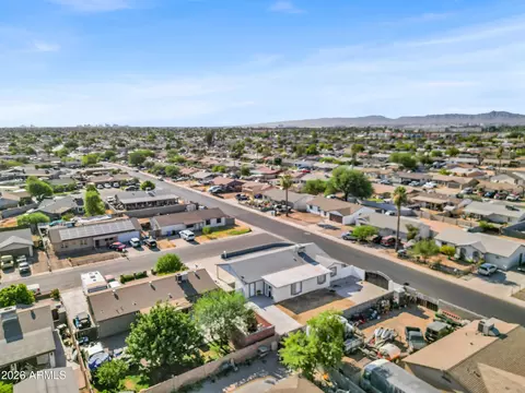 View/Area - 2216 N 68th Dr, Phoenix, AZ 85035 photo 5 of 6