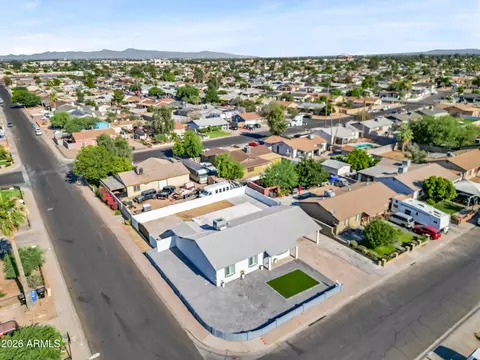 View/Area - 2216 N 68th Dr, Phoenix, AZ 85035 photo 2 of 6