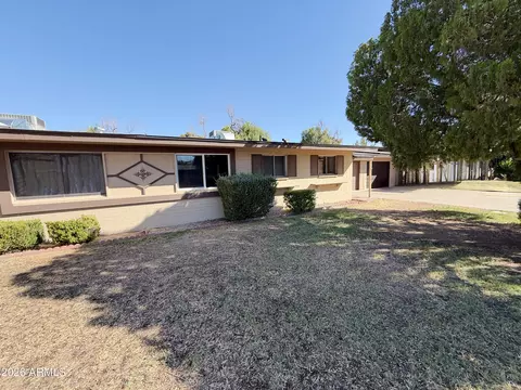 10012 W Lakeview Cir, Sun City, AZ 85351