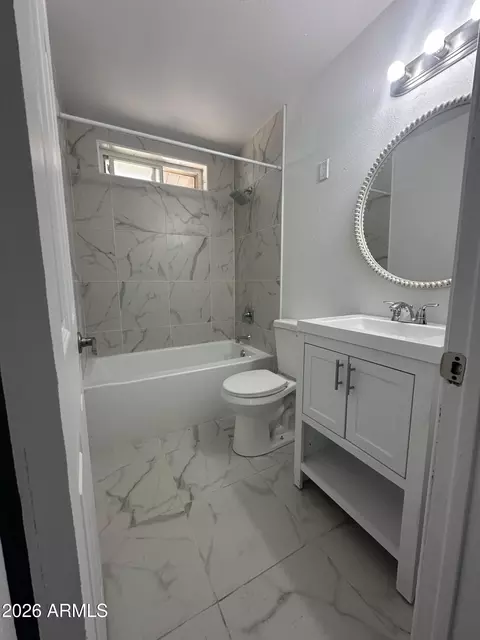 Bath - 1542 W Carson Rd, Phoenix, AZ 85041 photo 1 of 2